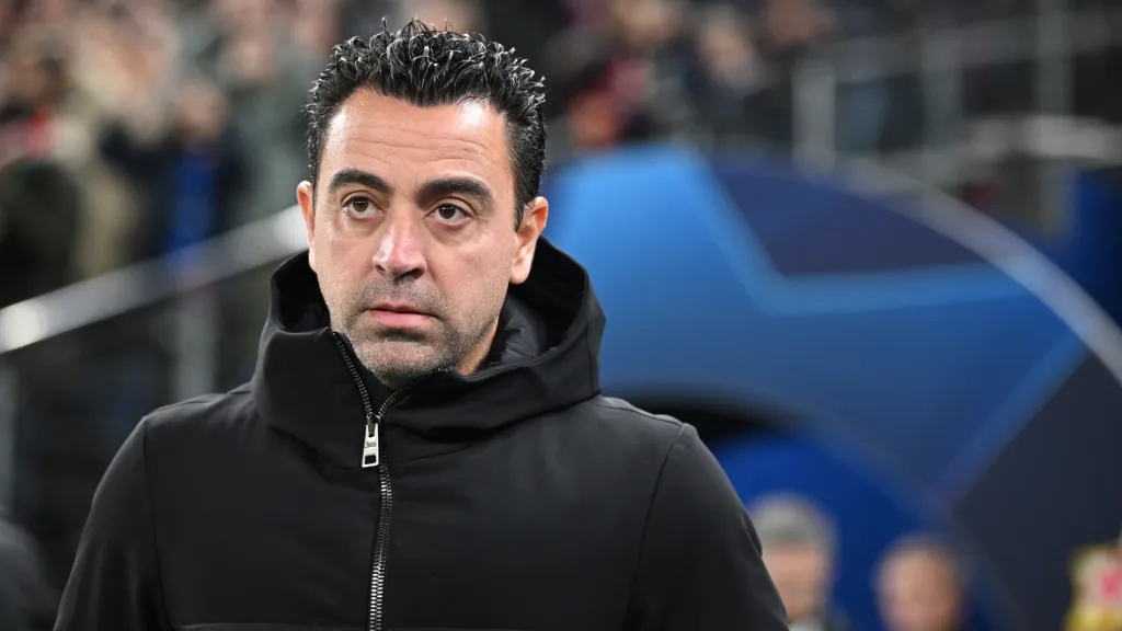 Xavi vem testando o brasileiro em diferentes funções (Foto: Stuart Franklin/Getty Images)