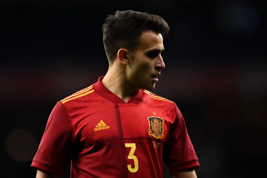Eric Garcia em ação com a camisa da Espanha (Foto: David Ramos/Getty Images)