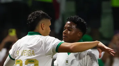 Veiga dá conselho para Endrick. Foto: Fabio Menotti/Palmeiras