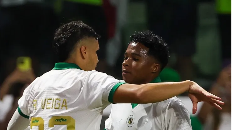 Veiga dá conselho para Endrick. Foto: Fabio Menotti/Palmeiras
