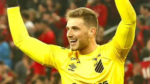 R$ 108 milhões: Bento fica mais perto de deixar o Athletico Paranaense por clube da Premier League. Foto: Gabriel Machado/AGIF