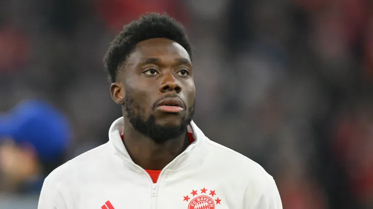 Davies tem futuro indefinido no Bayern de Munique (Foto: Sebastian Widmann/Getty Images)