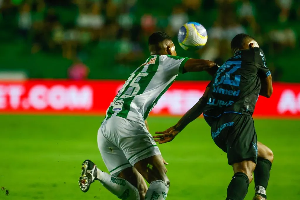 Caíque em partida contra o Grêmio. Foto: Luiz Erbes/AGIF