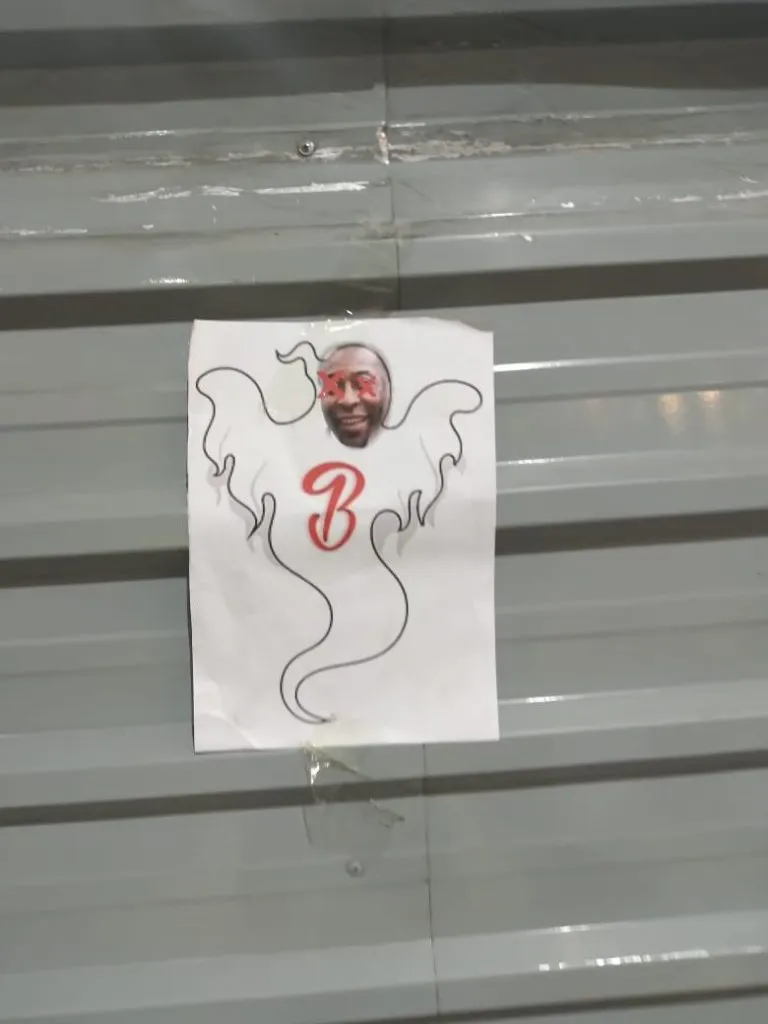 Pelé é colocado em rosto de fantasma por corinthianos. Foto: Reprodução/Acervo Pessoal