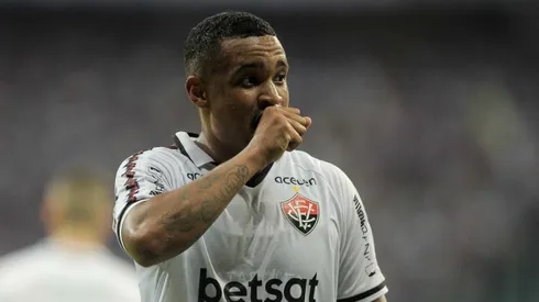 BA - SALVADOR - 20/03/2024 - COPA DO NORDESTE 2024, BAHIA X VITORIA - Alejandro jogador do Vitoria comemora seu gol durante partida contra o Bahia no estádio Arena Fonte Nova pelo campeonato Copa Do Nordeste 2024. (Foto: Jhony Pinho/AGIF)