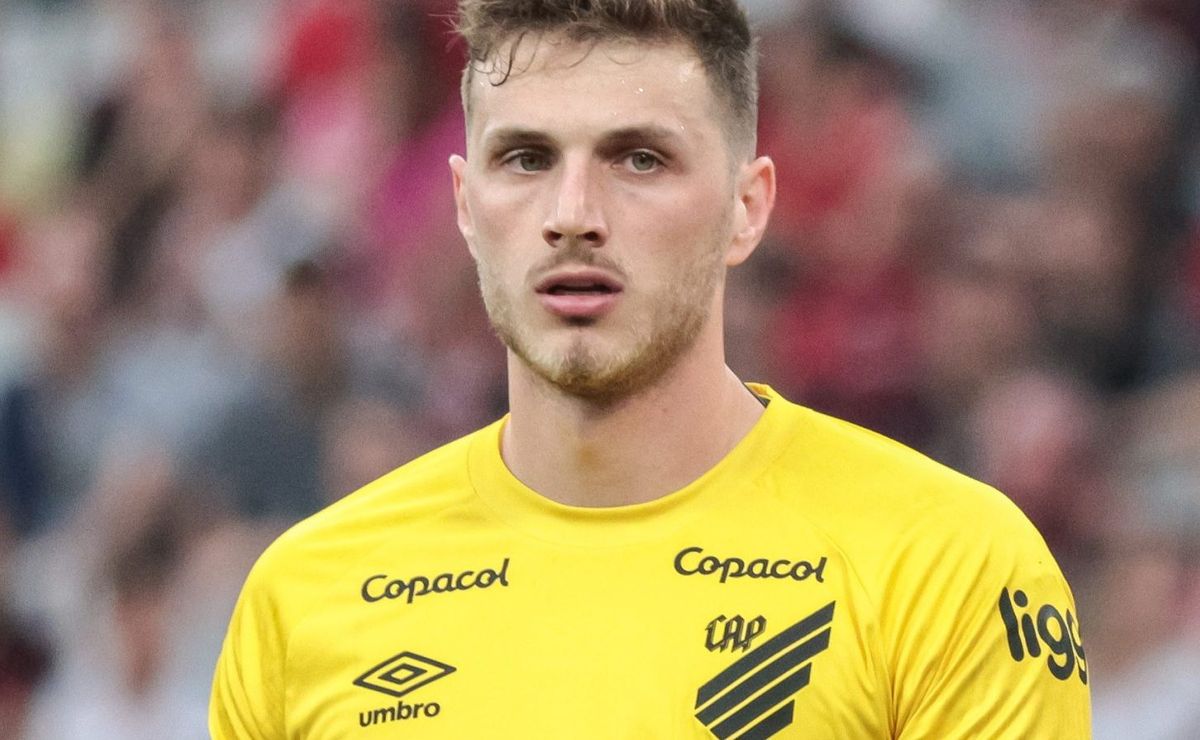 Bento, da Seleção Brasileira, pode trocar o Athletico-PR pelo Chelsea