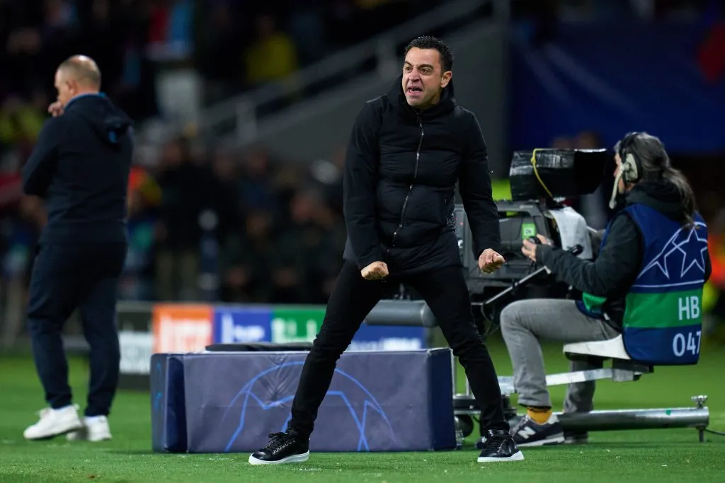 Xavi é alvo de Chelsea e Newcastle. (Photo by Alex Caparros/Getty Images) (Photo by Alex Caparros/Getty Images)