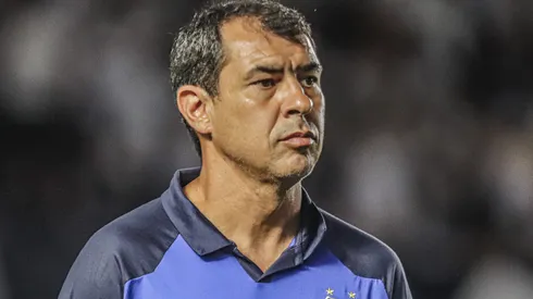 Carille terá uma missão no Santos contra o Red Bull Bragantino. Foto: Reinaldo Campos/AGIF
