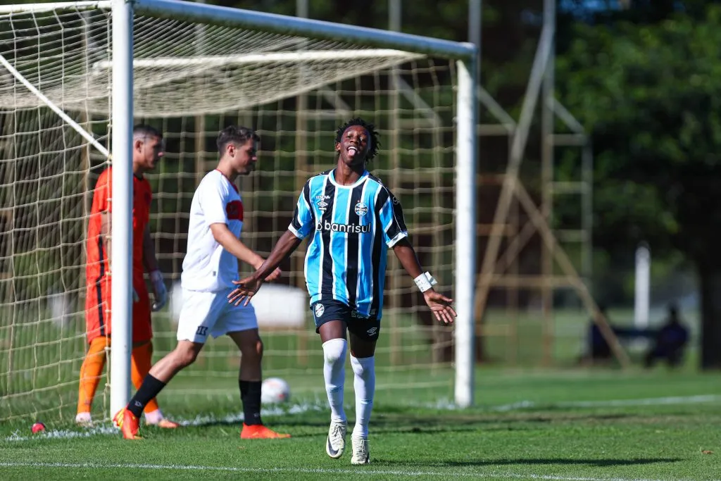 Arsenal e PSG já procuraram informações de Gabriel Mec, destaque da base do Grêmio | Foto: Renan Jardim / Grêmio FBPA