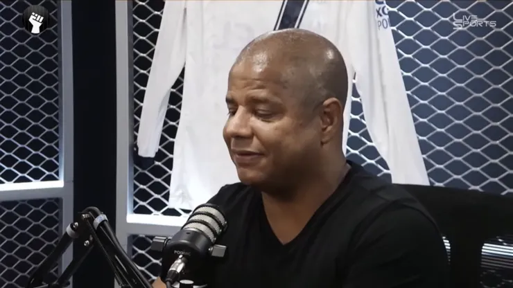 Marcelinho surpreende e crava quem foi o maior batedor de faltas