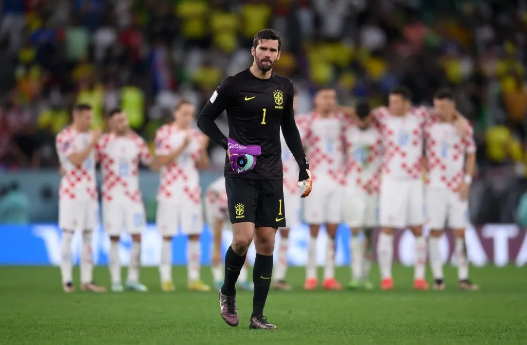 Alisson nos tempos de Seleção Brasileira. (Photo by Laurence Griffiths/Getty Images)