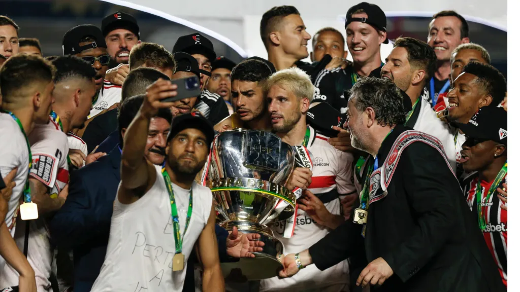 Grêmio tenta dar chapéu no Internacional e fechar com Wellington, do São Paulo. (Photo by Ricardo Moreira/Getty Images)