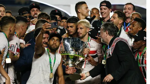 Grêmio tenta dar chapéu no Internacional e fechar com Wellington, do São Paulo. (Photo by Ricardo Moreira/Getty Images)