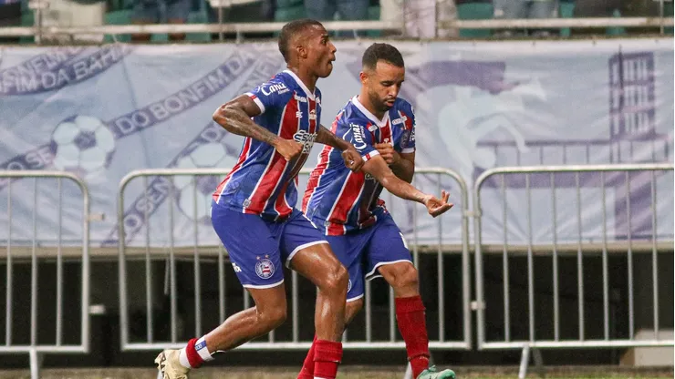 BA - SALVADOR - 20/03/2024 - COPA DO NORDESTE 2024, BAHIA X VITORIA - Jean Lucas jogador do Bahia comemora seu gol com Caio Alexandre jogador da sua equipe durante partida contra o Vitoria no estadio Arena Fonte Nova pelo campeonato Copa Do Nordeste 2024. (Foto: Renan Oliveira/AGIF)