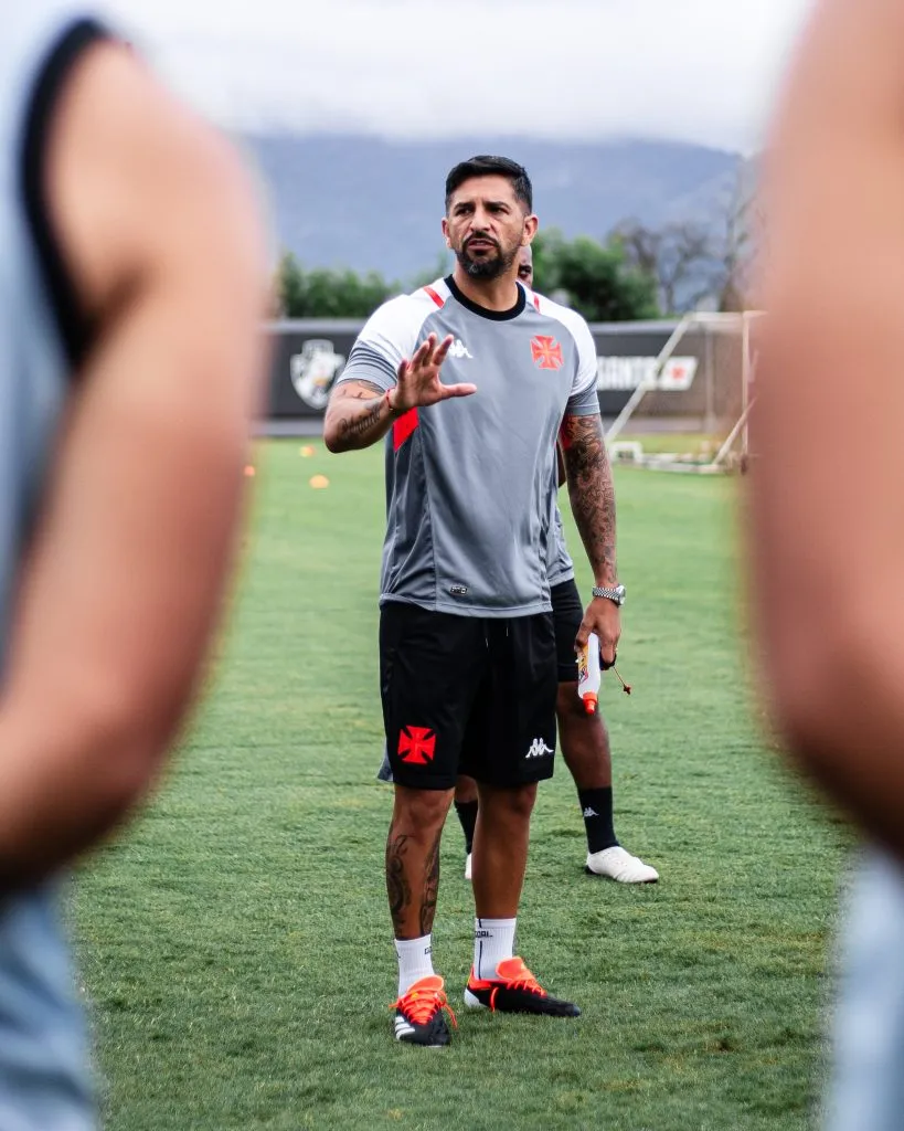 Emiliano Díaz, auxiliar do Vasco vai em busca de melhor a equipe até o começo do Brasileirão | Foto: Leandro Amorim/Vasco.