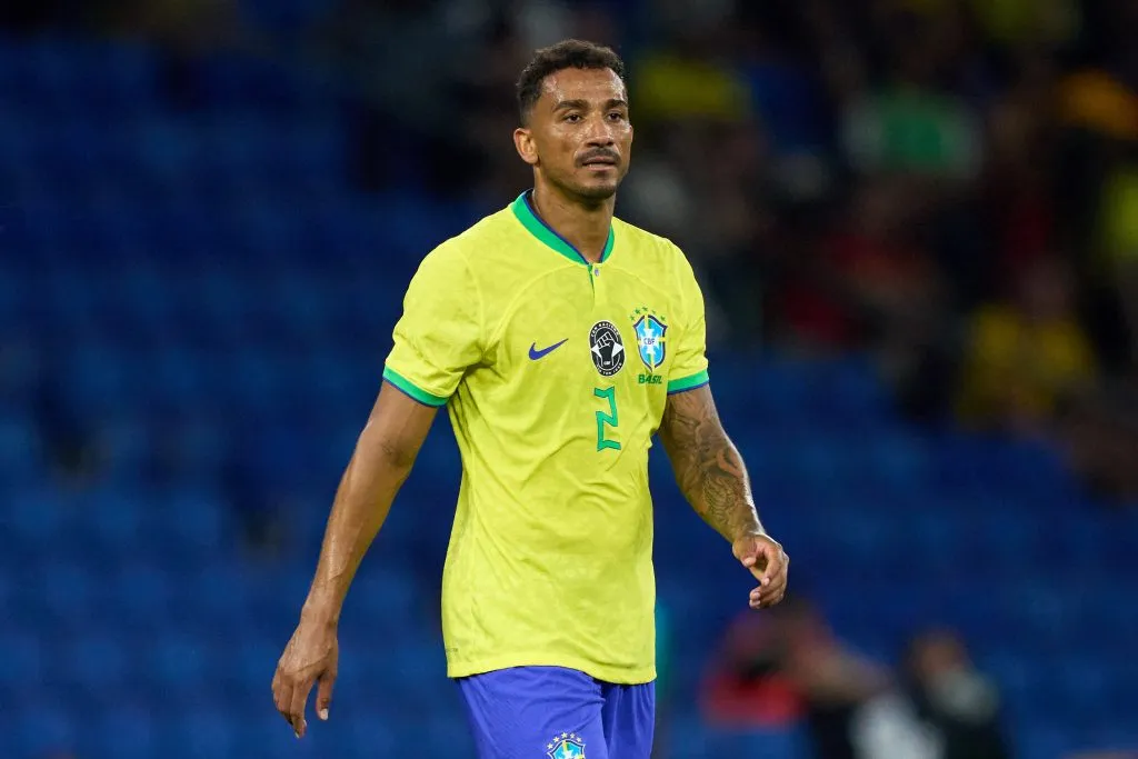 Lateral Danilo é o novo capitão do Brasil (Photo by Alex Caparros/Getty Images)
