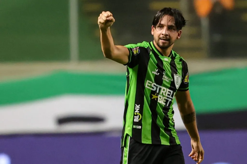 Benítez enfrentando o Santa Cruz. Foto: Gilson Junio/AGIF