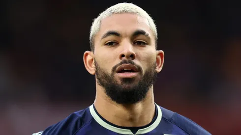 Douglas Luiz, ex-jogador do Vasco revela resenha do clube vascaíno na Seleção Brasileira. (Photo by Alex Pantling/Getty Images)