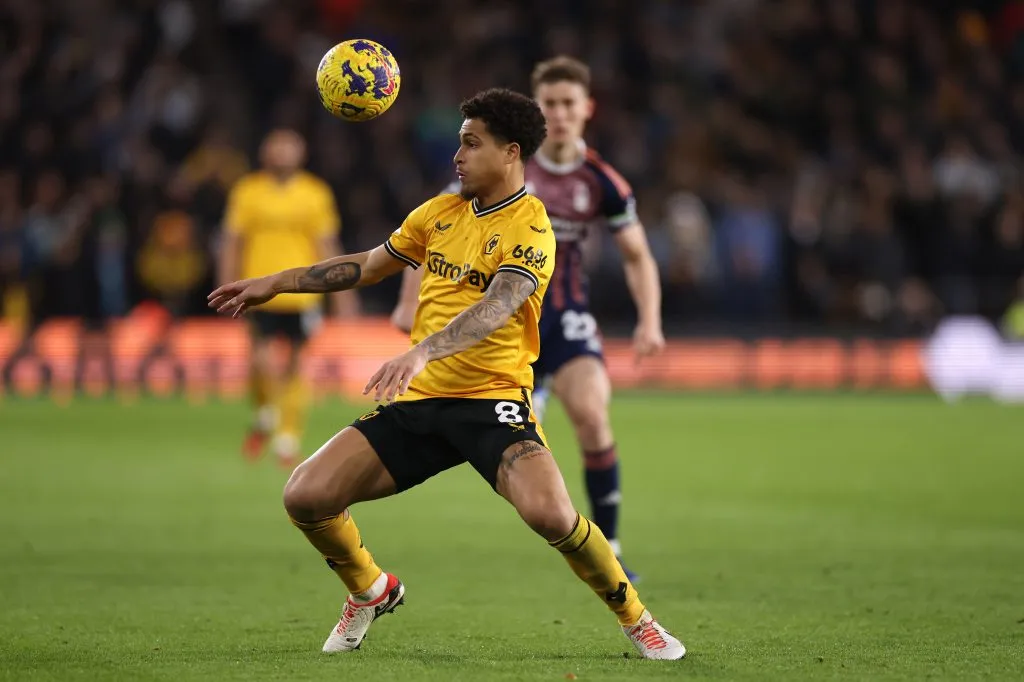 Volante enfrentando o Nottingham Forest (Photo by Marc Atkins/Getty Images)