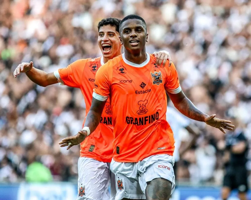 Santos tem conversas avançadas por Yago, do Nova Iguaçu | Yago (à esquerda) e Bill (à direita) | Foto: Betinho Júnior/NIFC