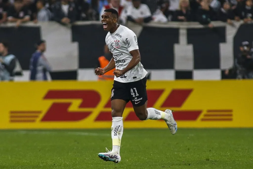 Felipe Augusto, que hoje defende o Cercle Brugge, pode render bolada ao Corinthians | Foto: Miguel Schincariol/Getty Images