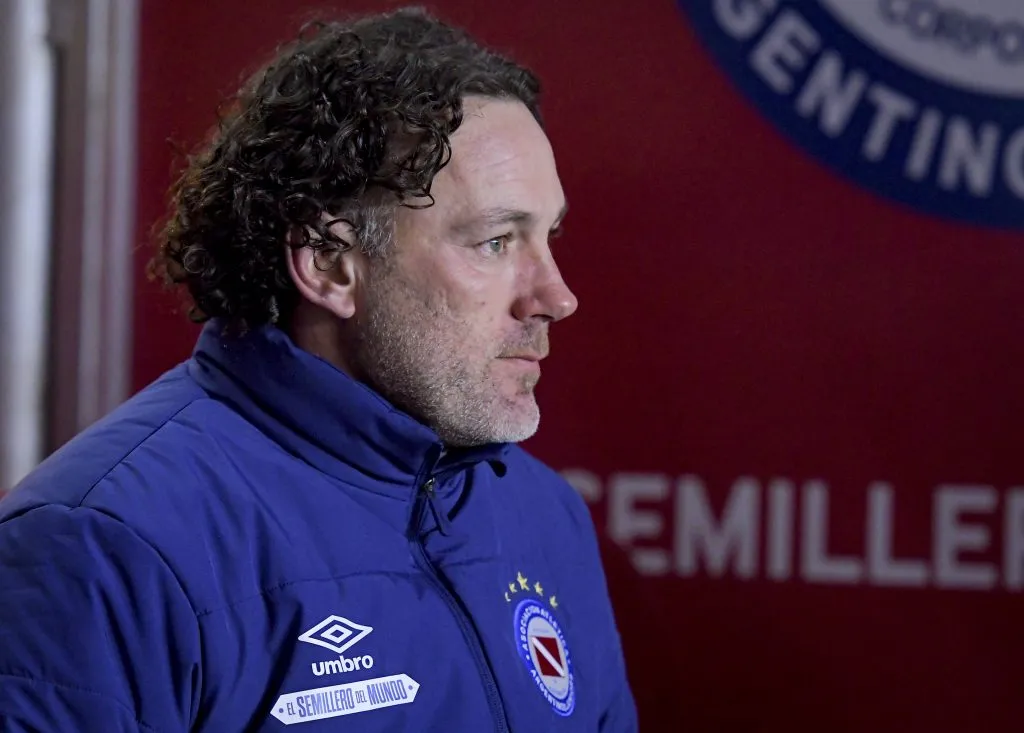 Técnico em um duelo diante do Boca Juniors (Photo by Marcelo Endelli/Getty Images)