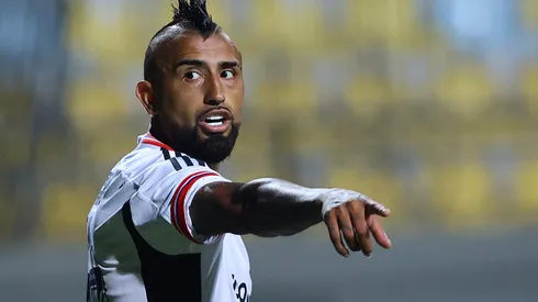 Vidal provocou o lateral do Fluminense (Foto: Marcelo Hernandez/Getty Images)