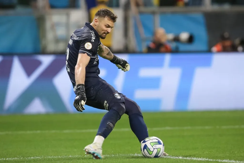 Goleiro no duelo diante do Palmeiras (Photo by Pedro H. Tesch/Getty Images)