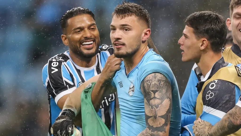 Grêmio surpreende e prepara a saída do goleiro Gabriel Grando. Foto: Pedro H. Tesch/AGIF