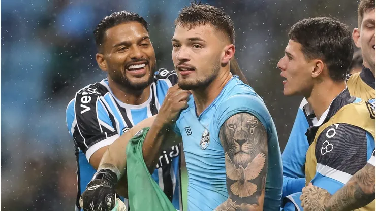 Grêmio surpreende e prepara a saída do goleiro Gabriel Grando. Foto: Pedro H. Tesch/AGIF