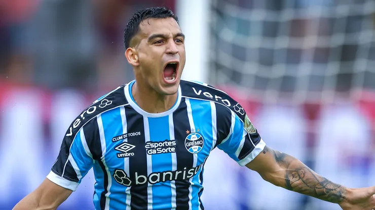 Cristaldo vem sendo cobrado por Renato no Grêmio (Foto: Lucas Uebel/Grêmio/Divulgação)