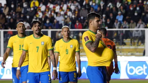 Manchester United entra na corrida por Bruno Guimarães; Newcastle define valor pela venda. (Photo by Javier Mamani/Getty Images)