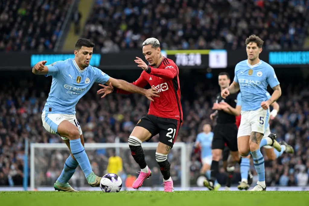 Antony vs Man City. (Photo by Michael Regan/Getty Images)