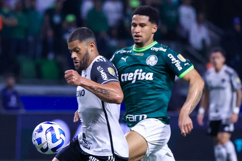 Murilo vs Hulk. Foto: Marcello Zambrana/AGIF