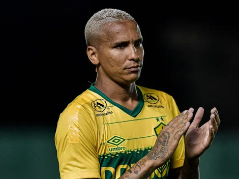 Deyverson é oferecido ao Corinthians, mas acordo não é fechado por 2 motivos