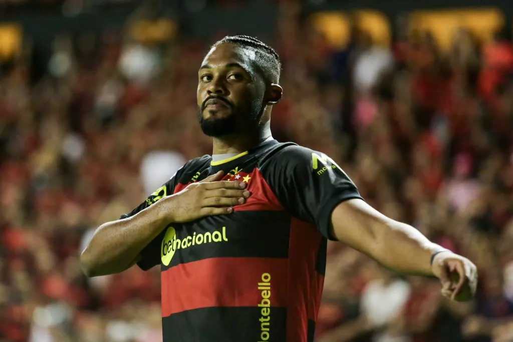 Zagueiro no duelo diante do CRB. Foto: Rafael Vieira/AGIF