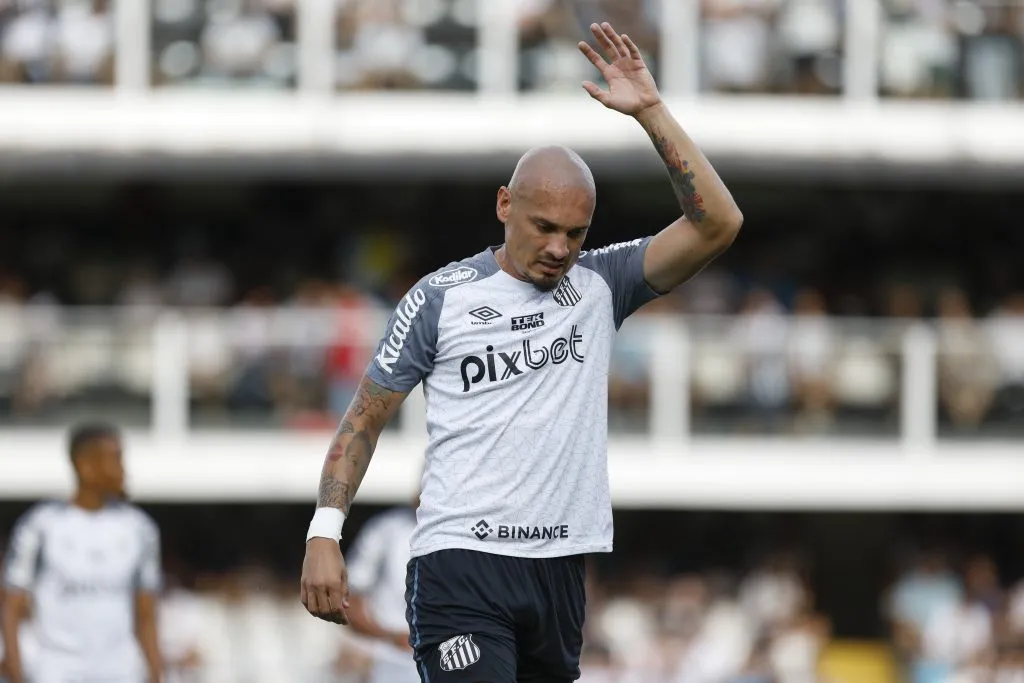 Maicon nos tempos de Santos (Photo by Ricardo Moreira/Getty Images)
