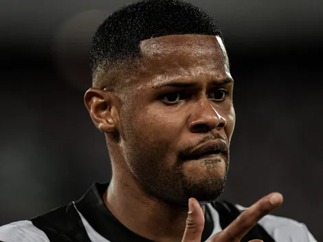 Júnior Santos não fica quieto e 'provoca' jogador após classificação do Botafogo na Libertadores