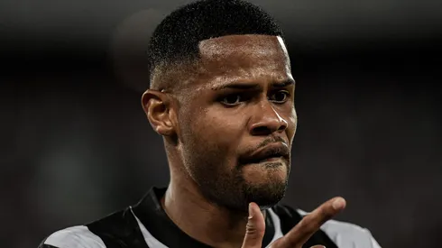 RJ - RIO DE JANEIRO - 28/02/2024 - COPA LIBERTADORES 2024, BOTAFOGO X AURORA - Junior Santos jogador do Botafogo comemora seu gol durante partida contra o Aurora no estadio Engenhao pelo campeonato Copa Libertadores 2024. Foto: Thiago Ribeiro/AGIF