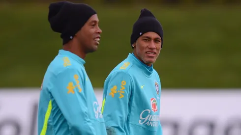 Neymar and Ronaldinho of Brazil (Photo by Mike Hewitt/Getty Images)