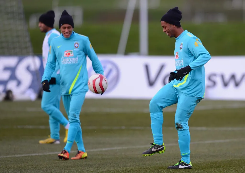 Neymar e Ronaldinho of Brazil (Photo by Mike Hewitt/Getty Images)