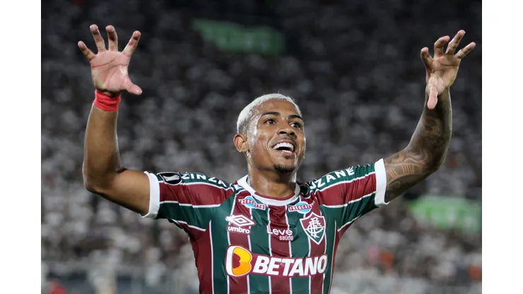 ASUNCION, PARAGUAY - AUGUST 31: John Kennedy of Fluminense celebrates after scoring the team's first goal during the Copa CONMEBOL Libertadores 2023 quarterfinal second leg match between Olimpia and Fluminense at Estadio Defensores del Chaco on August 31, 2023 in Asuncion, Paraguay. (Photo by Christian Alvarenga/Getty Images)