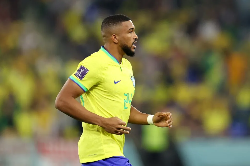 Bremer durante a Copa do Catar. (Photo by Francois Nel/Getty Images)