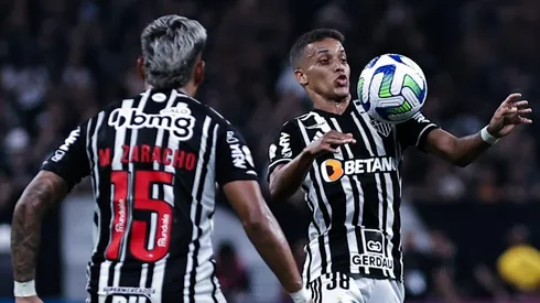 Atlético-MG toma decisão importante sobre Pedrinho e informação chega na torcida. Foto: Fabio Giannelli/AGIF