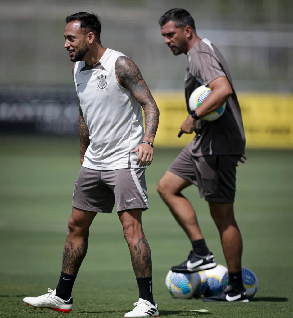 Foto: Rodrigo Coca/Agência Corinthians | Treino da manhã desta terça-feira (12/03/2024), no CT Dr. Joaquim Grava. Na foto: Maycon, Diego Favarin