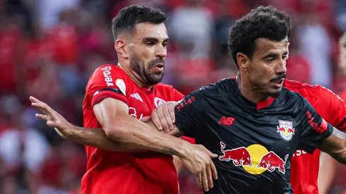 Corinthians surpreende e tenta a contratação de Lucas Evangelista, destaque do RB Bragantino. Foto: Maxi Franzoi/AGIF