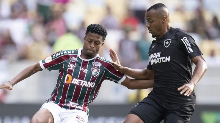 Vasco prepara proposta para fechar titular absoluto de grande rival do Rio. Foto: Jorge Rodrigues/AGIF
