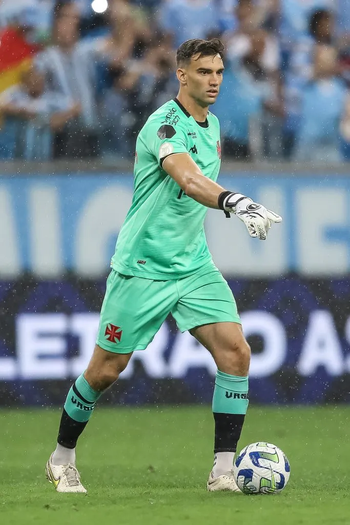 Léo Jardim tem titularidade discutida na Seleção Brasileira. Foto; Pedro H. Tesch/Getty Images