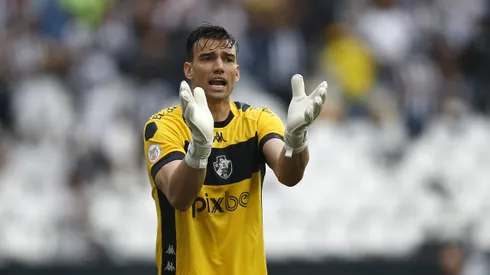 RIO DE JANEIRO, BRAZIL – JULY 2: Leo Jardim goalkeeper of Vasco reacts during the match between Botafogo and Vasco Da Gama as part of Brasileirao Series A 2023 at Estadio Olimpico Nilton Santos on July 2, 2023 in Rio de Janeiro, Brazil. (Photo by Wagner Meier/Getty Images)