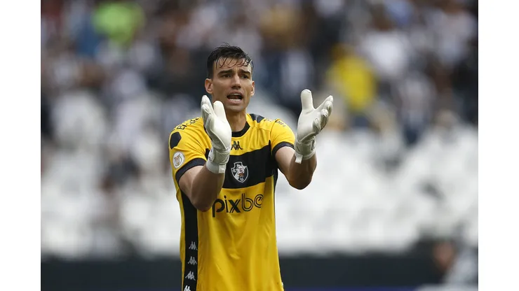 RIO DE JANEIRO, BRAZIL - JULY 2: Leo Jardim goalkeeper of Vasco reacts during the match between Botafogo and Vasco Da Gama as part of Brasileirao Series A 2023 at Estadio Olimpico Nilton Santos on July 2, 2023 in Rio de Janeiro, Brazil. (Photo by Wagner Meier/Getty Images)